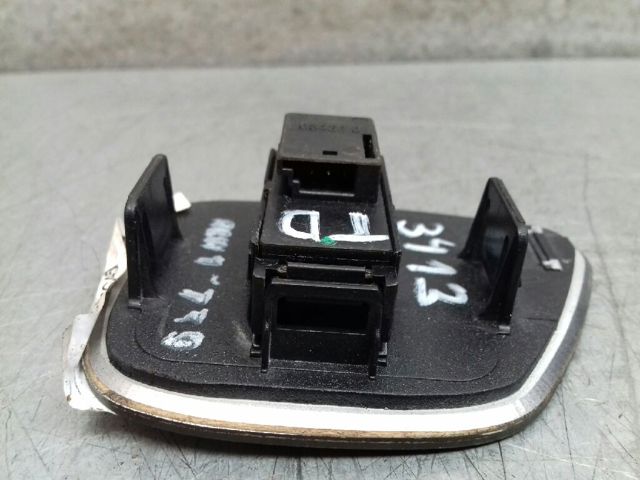2108208210 Botón de encendido del motor del elevalunas trasero izquierdo  disponible Burgos