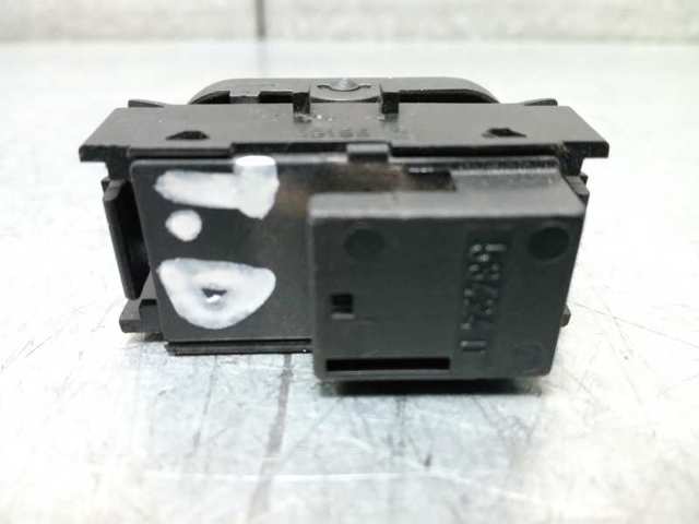 2108208210 MERCEDES Botón de encendido del motor del elevalunas trasero izquierdo  en stock Huelva