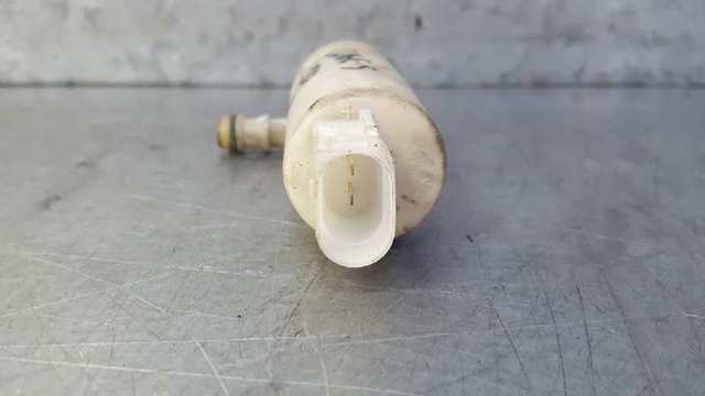2108690821 MERCEDES Bomba de agua limpiaparabrisas, delantera comprar Madrid