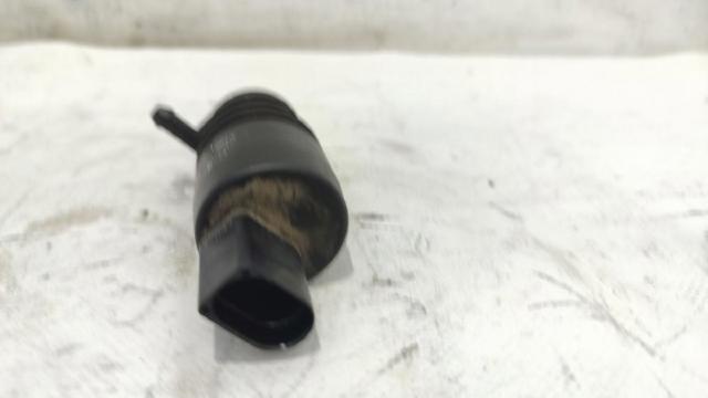MERCEDES 2108690821 Bomba de agua limpiaparabrisas, delantera  en stock Salamanca