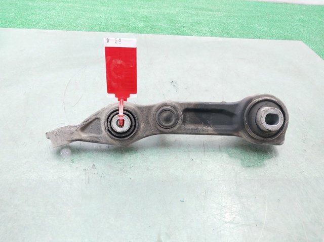 2113309107 Brazo inferior izquierdo de la suspensión delantera  en stock Granada