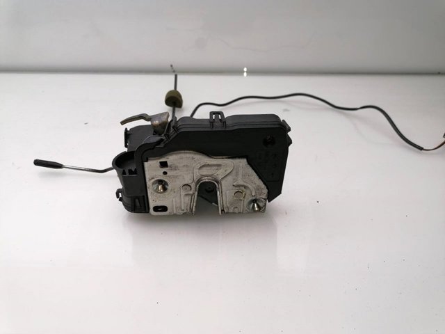 MERCEDES 2117200635 Cerradura de puerta delantera derecha  disponible España