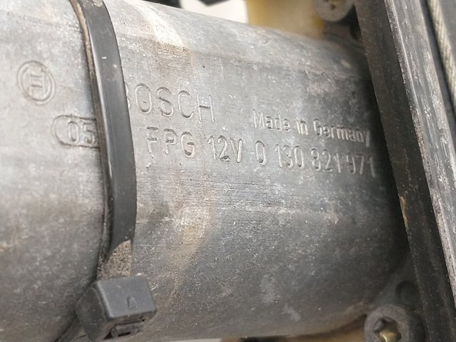 2118203042 MERCEDES Motor del elevalunas de la puerta delantera derecha  en stock Gandía