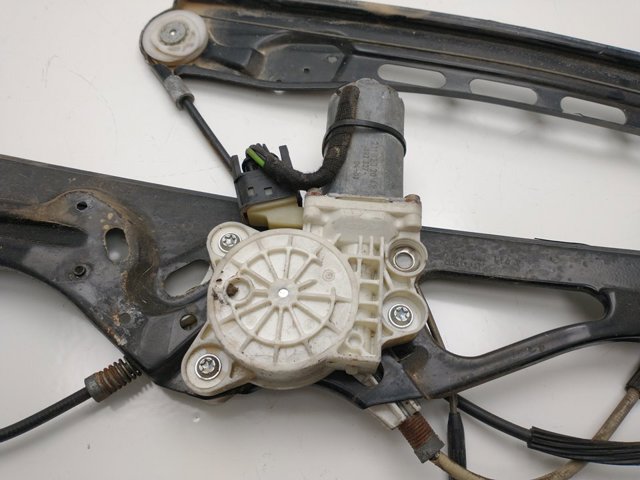 2118203042 MERCEDES Motor del elevalunas de la puerta delantera derecha comprar Alcalá