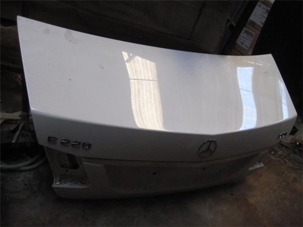 Tapa maletero Mercedes E  desde 438,50 €