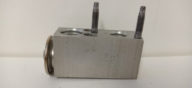 MERCEDES 2128300284 Válvula TRV del aire acondicionado  en stock Salamanca