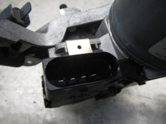 2135685 FORD Motor limpiaparabrisas delantero derecho  disponible Alicante