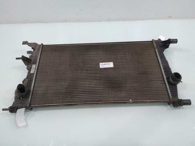 RENAULT 214105378R Radiador de refrigeración del motor  disponible España