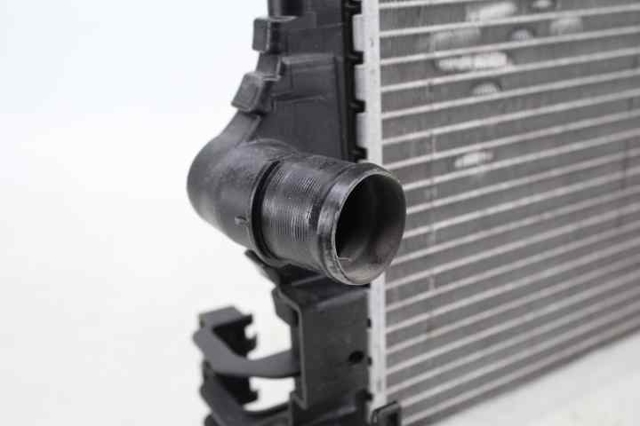 RENAULT 214108175R Radiador comprar Pamplona