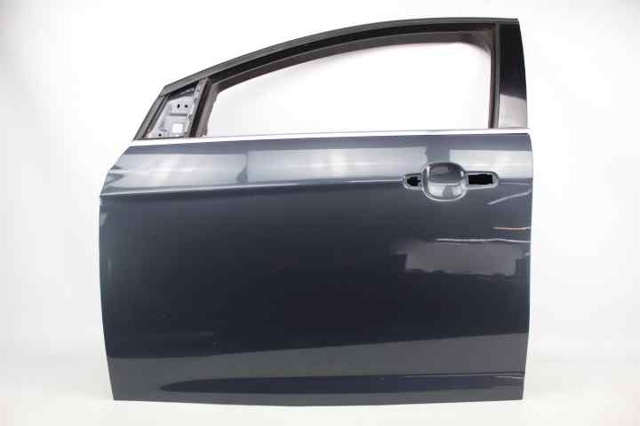 Puerta delantera izquierda Ford Focus III CB8 usado