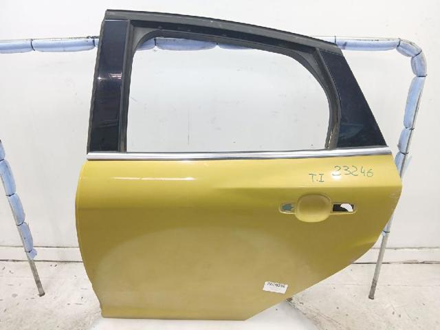 Puerta trasera izquierda Ford Focus III CB8 usado