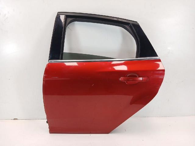 Puerta trasera izquierda Ford Focus III CB8 usado