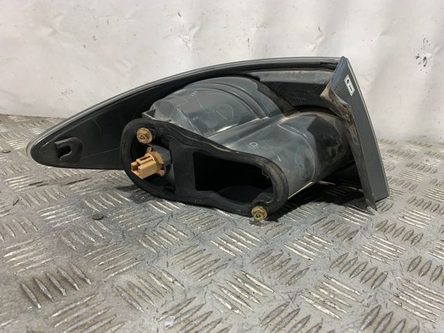 22061971 Piloto trasero exterior derecho  disponible Utrera