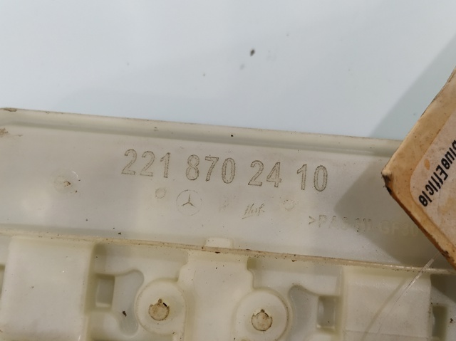 2218702410 MERCEDES Botón de accionamiento del cierre de la tapa del maletero (puerta trasera 3/5)  comprar en Lleida