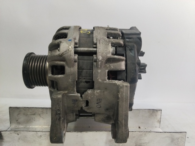 RENAULT 231002854R Alternador  en stock Terrassa