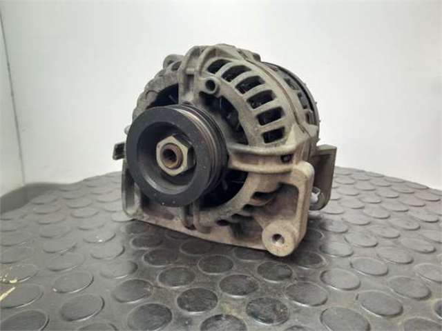 Alternador del motor 231003659R RENAULT