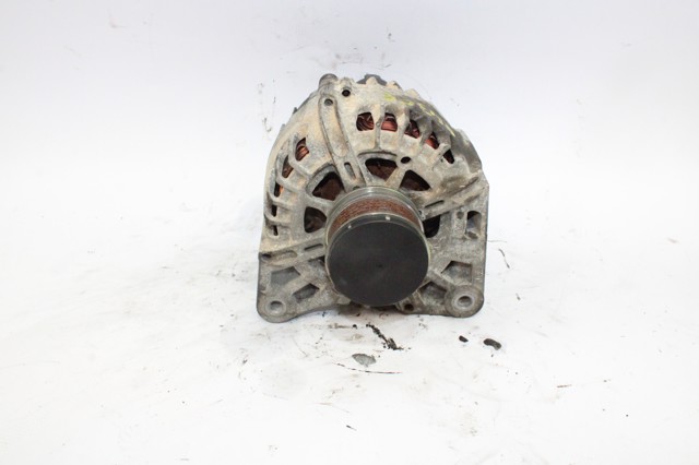 RENAULT 231003831R Alternador  en stock Terrassa
