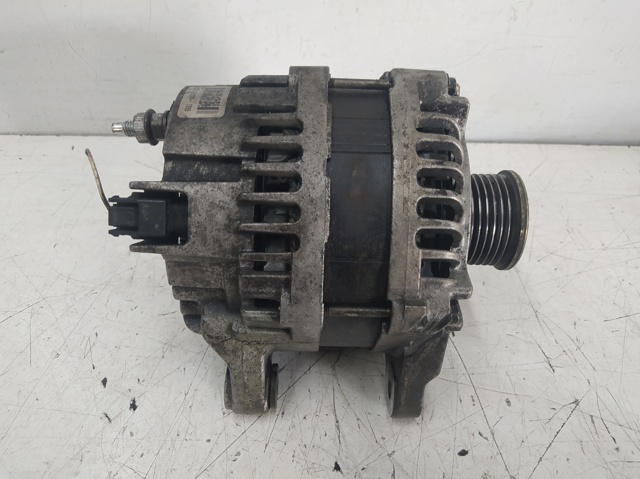 RENAULT 231008137R Alternador  en stock Salamanca