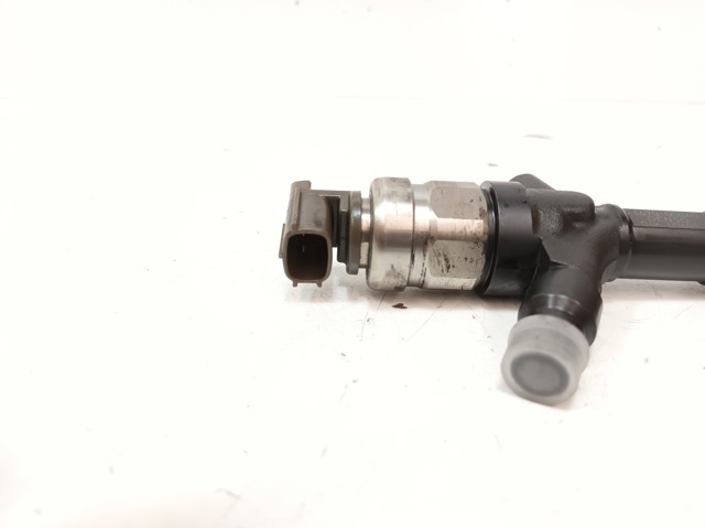 236700G040 Inyector de combustible  disponible Utrera