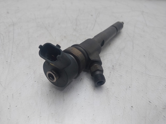 2367033040 TOYOTA Inyector de combustible  disponible Ourense