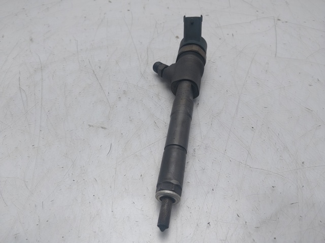 2367033040 TOYOTA Inyector de combustible  disponible Alicante