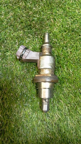 Regulador de presión de combustible, rampa de inyectores Toyota Corolla R10