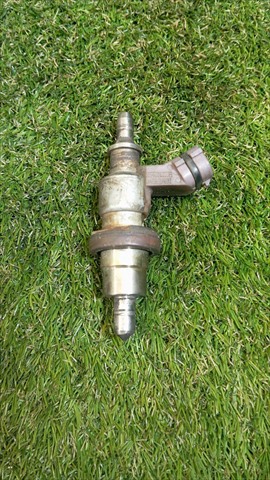 Regulador de presión de combustible, rampa de inyectores Toyota Corolla R10