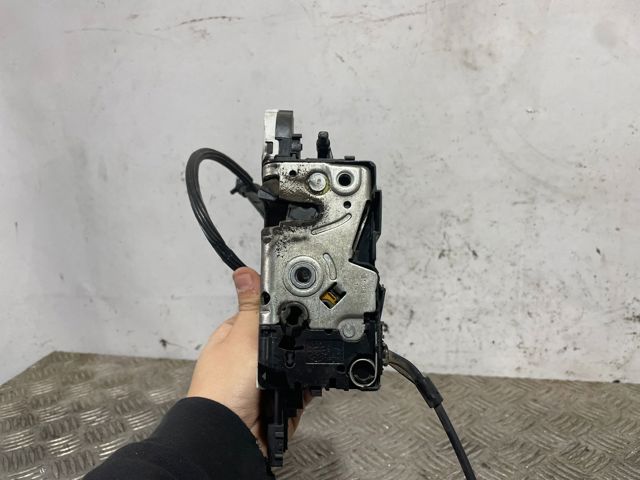 24094158 PEUGEOT Cerradura de puerta delantera derecha  en stock Huelva