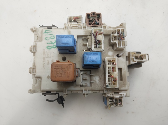 NISSAN 24350AV700 Caja de fusibles trasera interior  en stock Salamanca