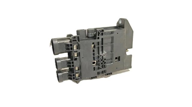 243800010R RENAULT Caja de fusibles  en stock Gandía