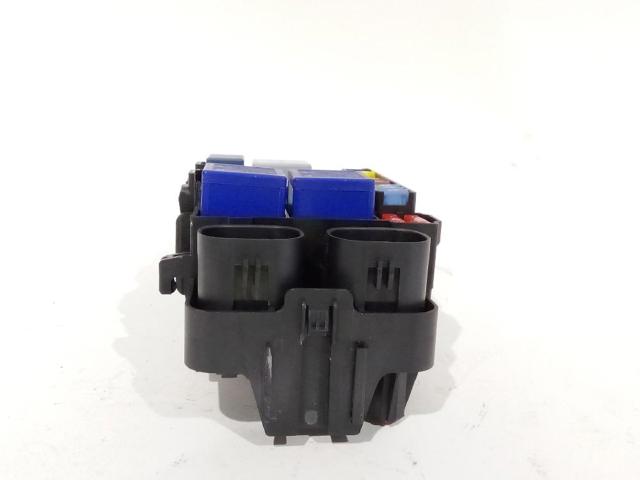 243880001R RENAULT Carcasa de la caja de fusibles  en stock Córdoba