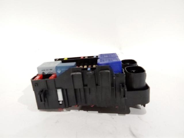 243880001R RENAULT Carcasa de la caja de fusibles  en stock Córdoba