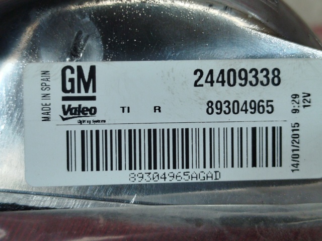 Luz antiniebla trasera derecha 24409338 OPEL