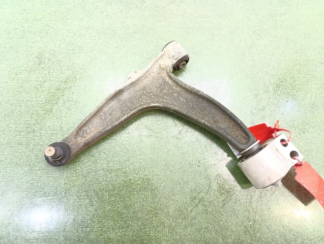 24413015 Brazo inferior izquierdo de la suspensión delantera  en stock Granada