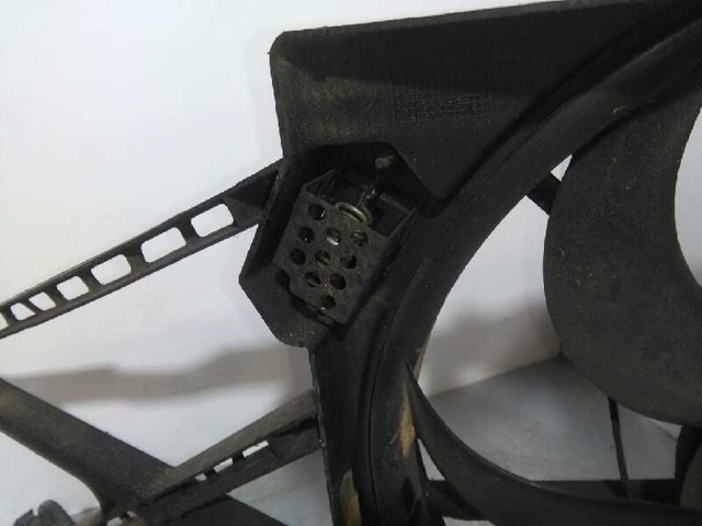 24431828 OPEL Difusor del radiador de refrigeración con motor y hélice  disponible Vigo