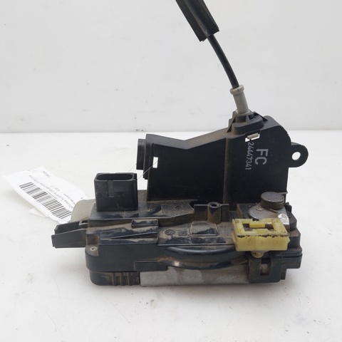 24447341 OPEL Cerradura de puerta delantera derecha  en stock Córdoba