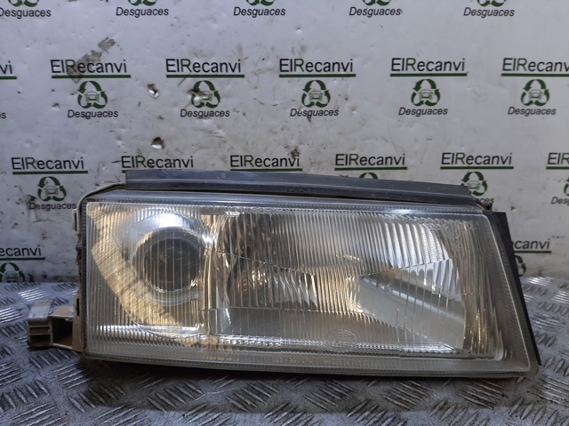 24608600 VAG Faro derecho  comprar en Oviedo
