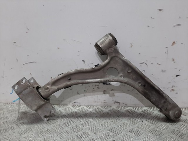 2463304700 MERCEDES Brazo inferior izquierdo de la suspensión delantera  en stock Córdoba