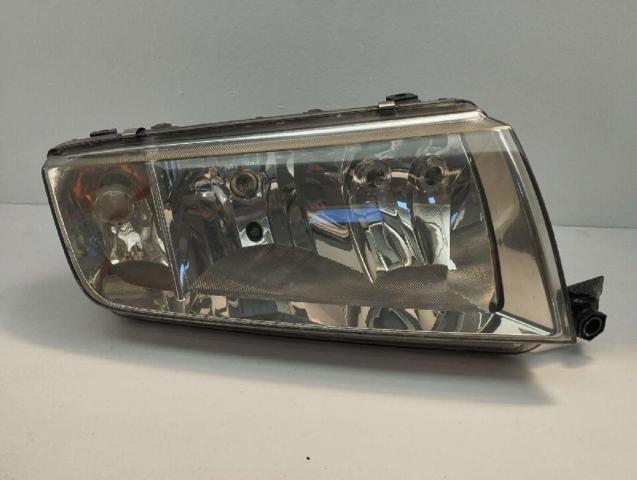 VAG 246366 Faro derecho  comprar en Ponferrada