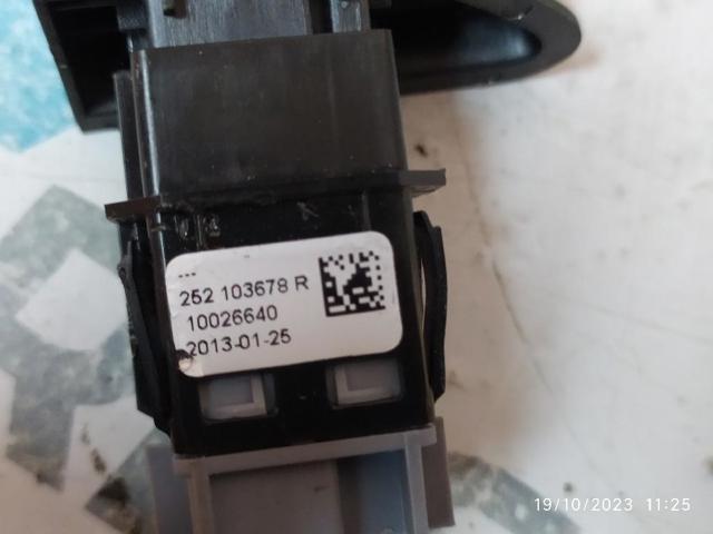 252103678R RENAULT Botón de bloqueo de puertas comprar Alcalá