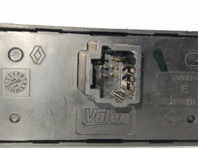 252105246R RENAULT Boton warning  en stock Córdoba