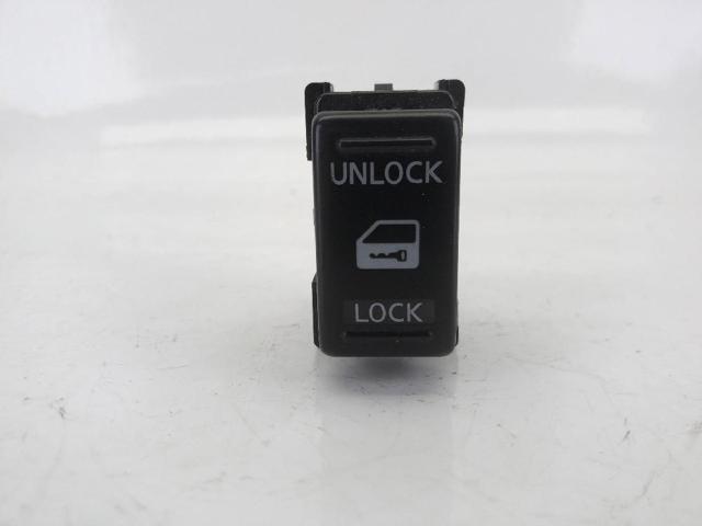 NISSAN 25210EB300 Botón de bloqueo de puertas  en stock Salamanca