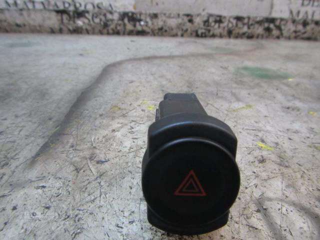 252905315R RENAULT Boton warning  en stock Huelva