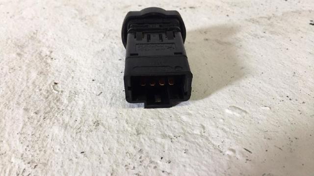 252905315R RENAULT Boton warning  en stock Gandía