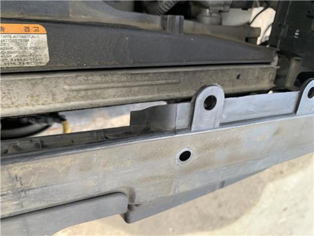 HYUNDAI 253102E500 Radiador  en stock Terrassa