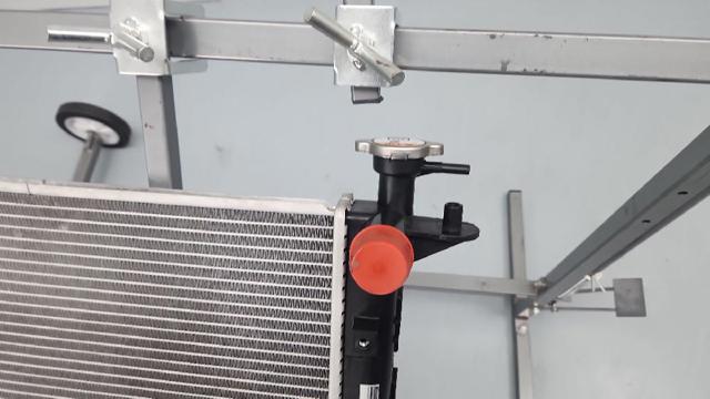 253102Y001 Radiador de refrigeración del motor  comprar en Reus