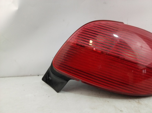 PEUGEOT 2531D Piloto trasero derecho  disponible España