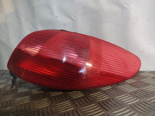 2531D PEUGEOT Piloto trasero derecho comprar Alcalá