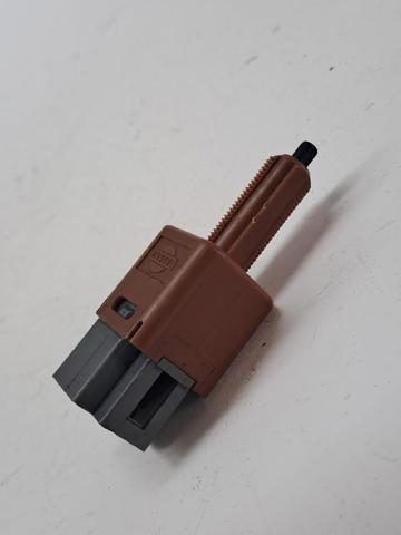 25320JN00A NISSAN Interruptor de luz de freno  en stock Gandía