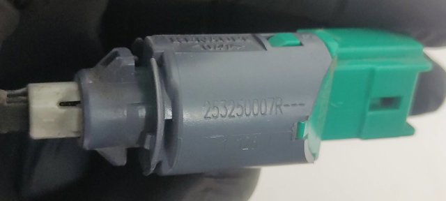 253250007R Interruptor de embrague  en stock Granada
